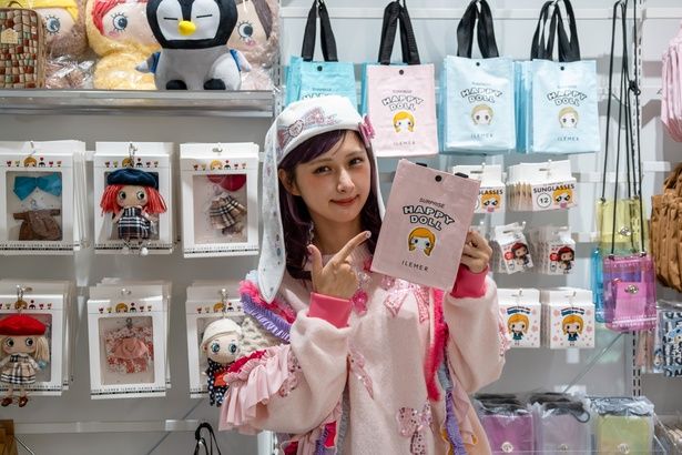 しなこさんは、ミニバッグにも注目していた