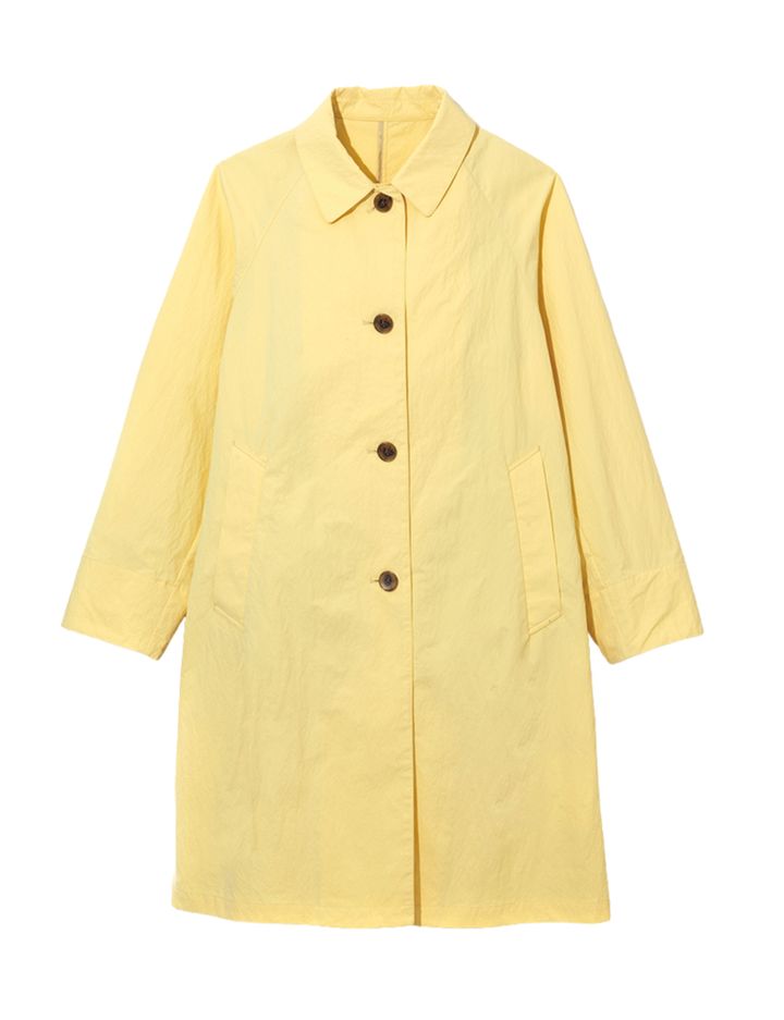 シワ加工がこなれ感を表現。コート¥26,400／デイ バイ デイ イッツ インターナショナル