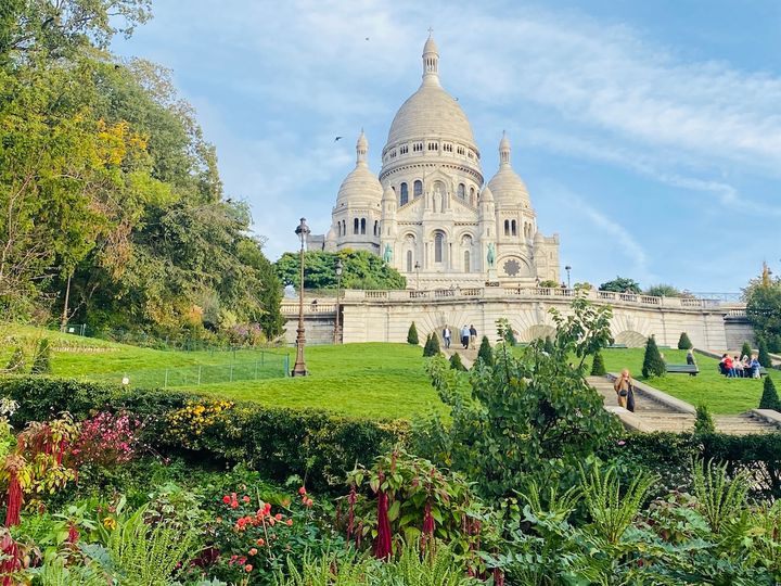 モンマルトルの丘の上に建つ「サクレ・クール寺院」。木村さんが早朝に撮影した一枚