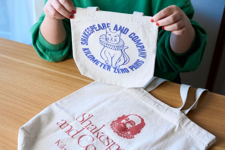 前述の「シェイクスピア＆カンパニー・カフェ」で購入したエコバッグ