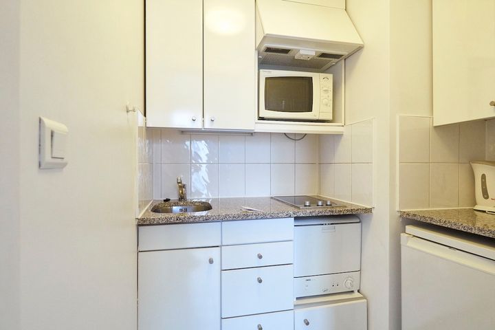 パリは小さなキッチンが多い。でもキッチン付きの宿を選ぶだけで旅はぐんと快適になる