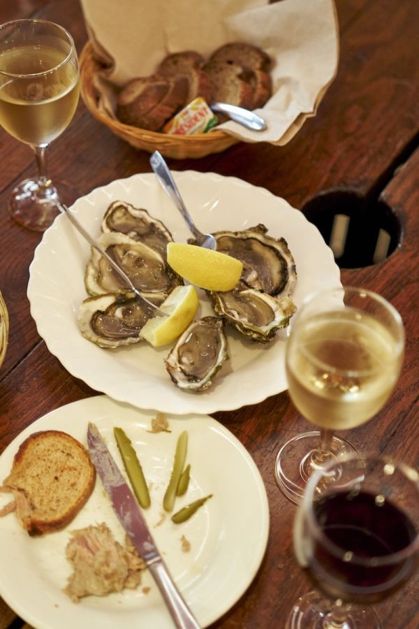 到着日の夜はフランスらしい食事をサクッと食べて、早めに就寝