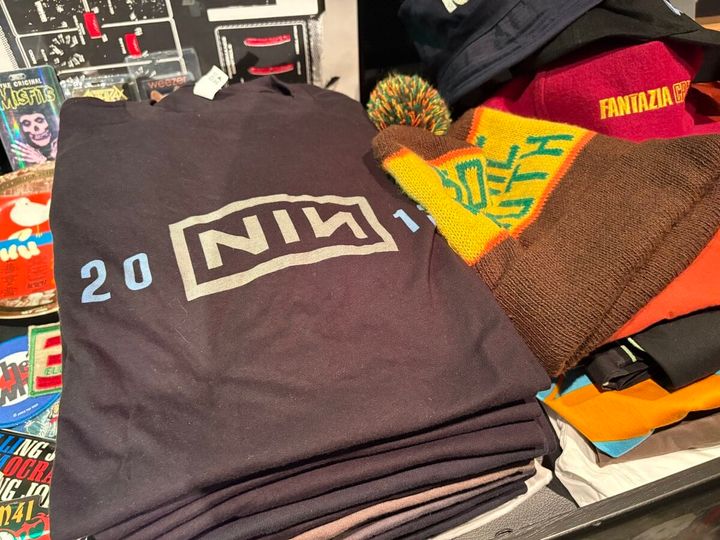 ナイン・インチ・ネイルズ Tシャツ 