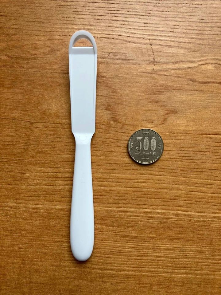 DAISO(ダイソー)：ピーラー式バターナイフ