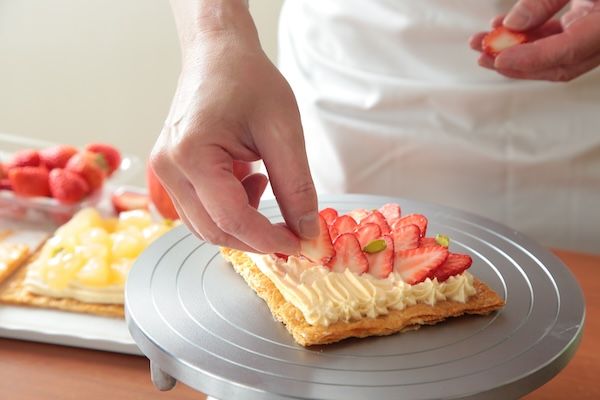 【神奈川県箱根町】サロン・ド・テ ロザージュが花と湖畔を眺めて楽しむフラワーカフェにリニューアル！