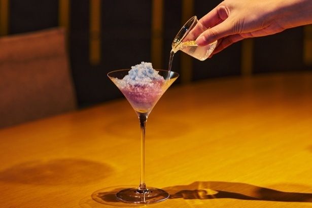 ウェルカムドリンクは、ひんやりと涼やかなフローズンモクテル