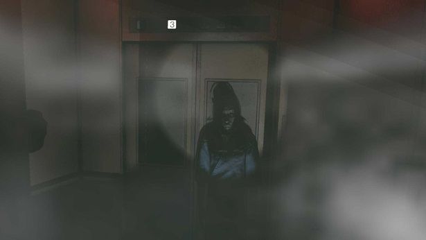 エレベーターが3階に到着。扉の向こうに立っていたのは——