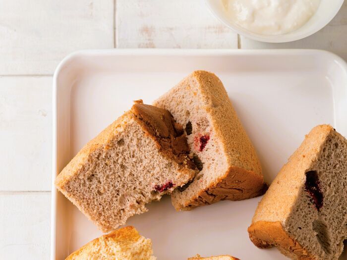 【オイルなし、グルテンなし】イチゴの「ふわふわシフォンケーキ」の作り方。体にやさしくて、太りにくいレシピです♪