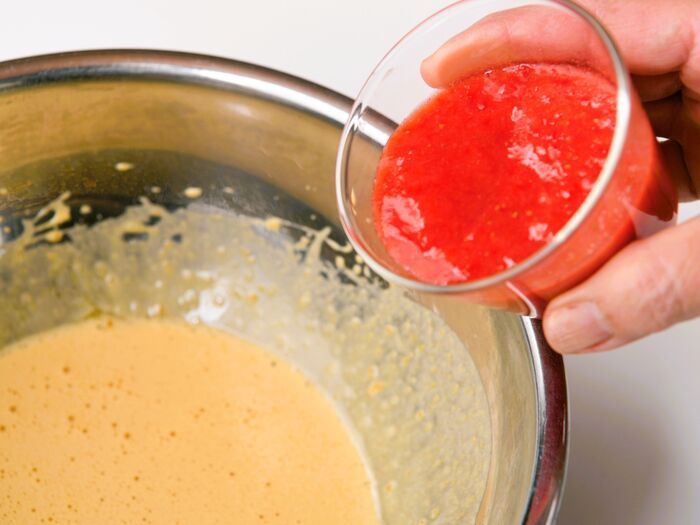 【オイルなし、グルテンなし】イチゴの「ふわふわシフォンケーキ」の作り方。体にやさしくて、太りにくいレシピです♪