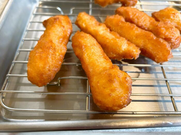 ギルティおやつ、完成です。外カリッ中モチッと食感『ディップチュロス』再現できました♪