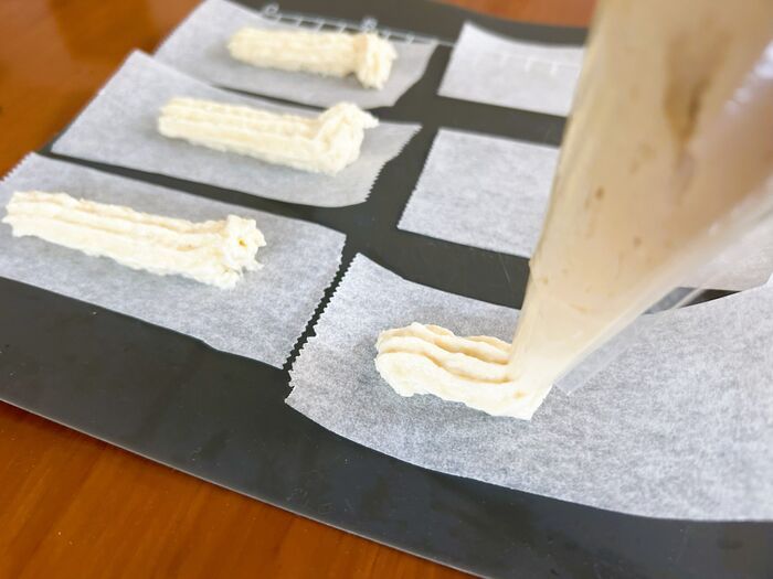 ギルティおやつ、完成です。外カリッ中モチッと食感『ディップチュロス』再現できました♪