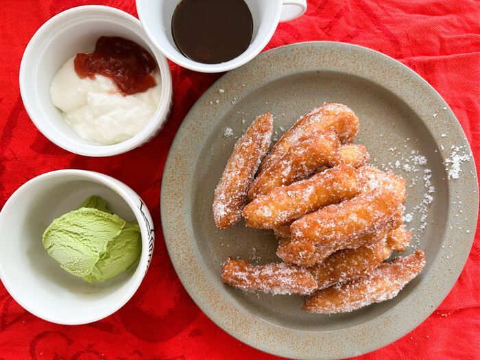 ギルティおやつ、完成です。外カリッ中モチッと食感『ディップチュロス』再現できました♪