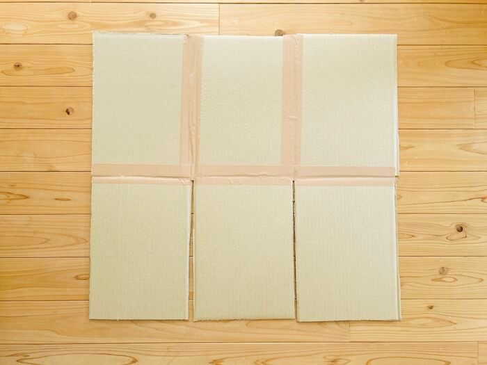 Tシャツが秒でぴしっと畳める『段ボール製たたみ機』が超便利。これは手放せなくなりますよ♪