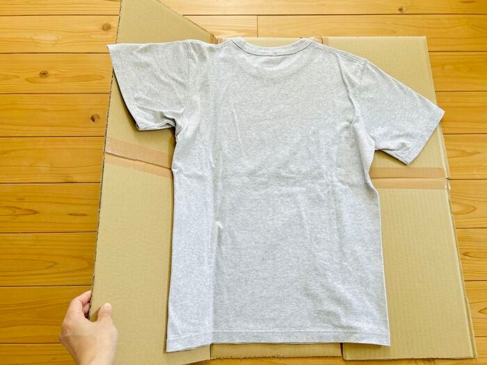 Tシャツが秒でぴしっと畳める『段ボール製たたみ機』が超便利。これは手放せなくなりますよ♪