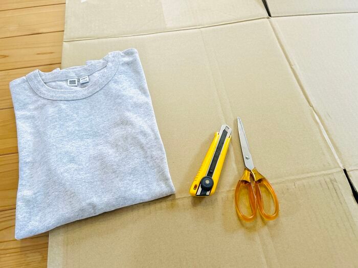 Tシャツが秒でぴしっと畳める『段ボール製たたみ機』が超便利。これは手放せなくなりますよ♪