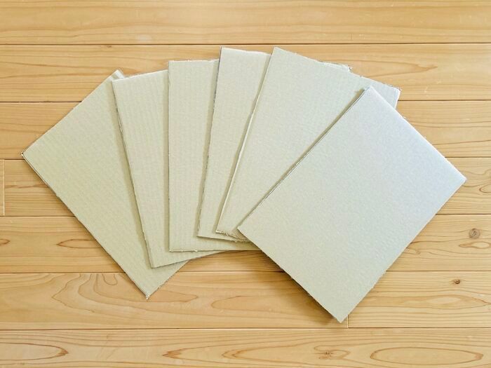 Tシャツが秒でぴしっと畳める『段ボール製たたみ機』が超便利。これは手放せなくなりますよ♪