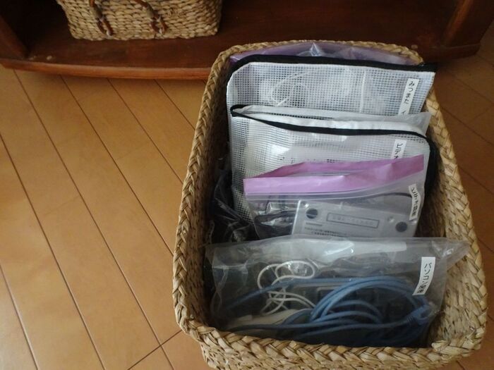 ごちゃつく『コード類』をすっきり収納する方法。もうイライラしません♪