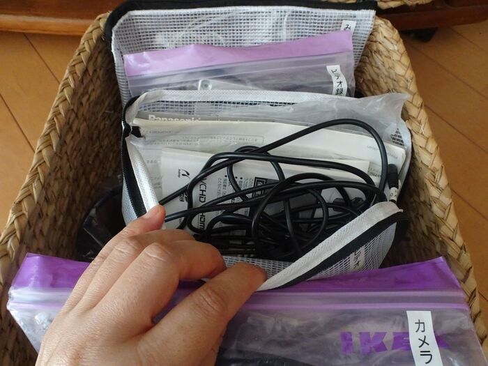 ごちゃつく『コード類』をすっきり収納する方法。もうイライラしません♪