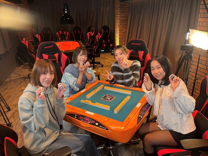 『私が愛するのはクズ男だけ～愛に縛られる女達が語り尽くす』より width=