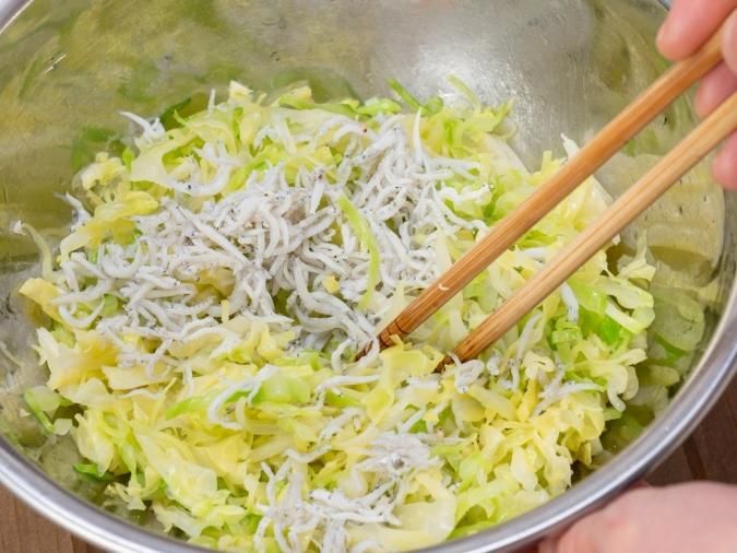 キャベツとしらすのやみつきサラダ