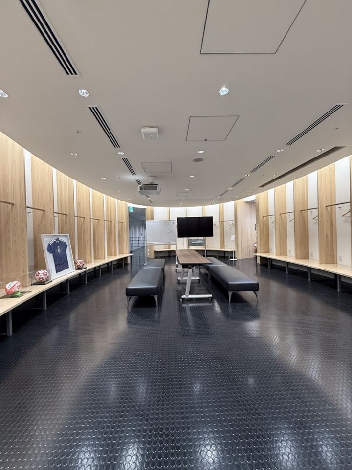 ロッカールーム。