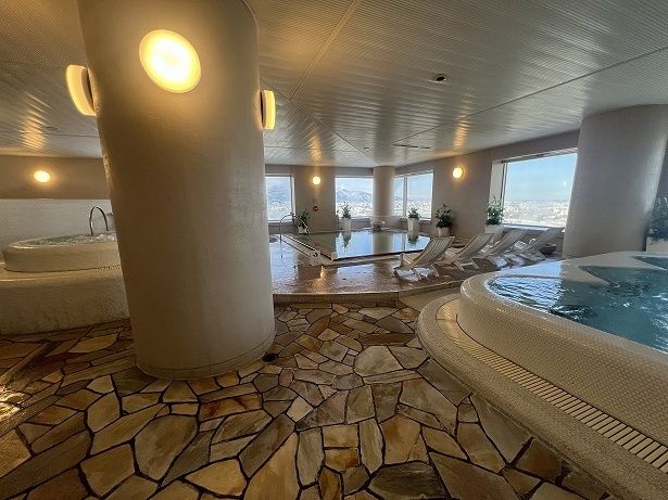 ゆったりとしたラグジュアリー感あふれる浴室