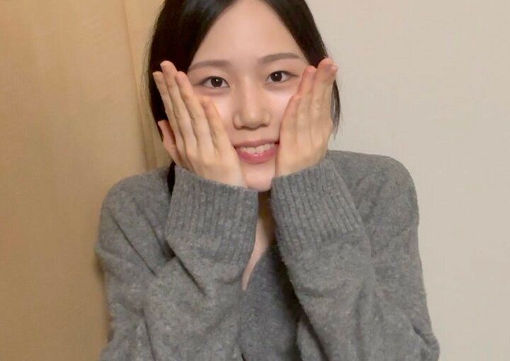 スタイル抜群の17歳練習生、美意識高い私物を公開