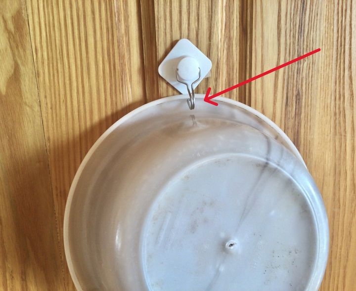 フックに洗面器をかける