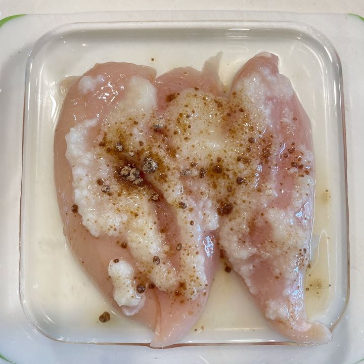 【鶏むね肉のねぎ塩ドレッシングサラダ】