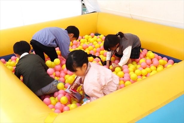 結婚式に不慣れな子どもも楽しめるボールプールも