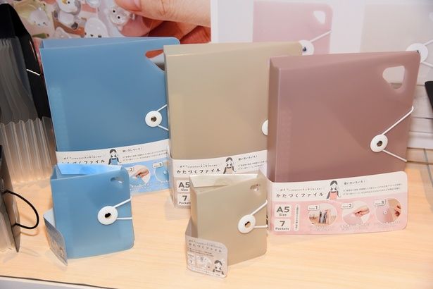 「かたづくファイル」は大小2サイズの新色が発売 撮影：ソムタム田井