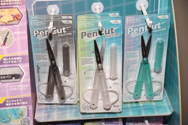「ペンカット スケルトン」は全6色が発売 撮影：ソムタム田井