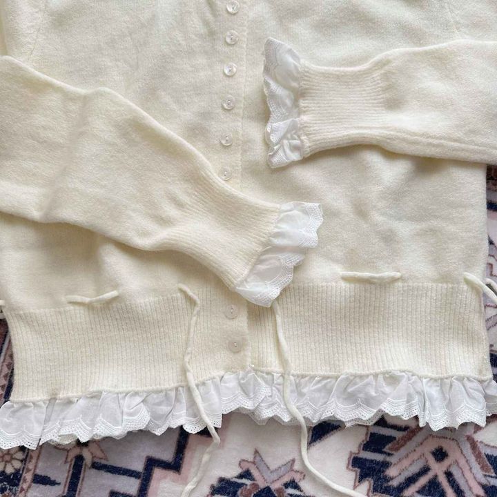 画像: 袖と裾のフリルがさりげないアクセント