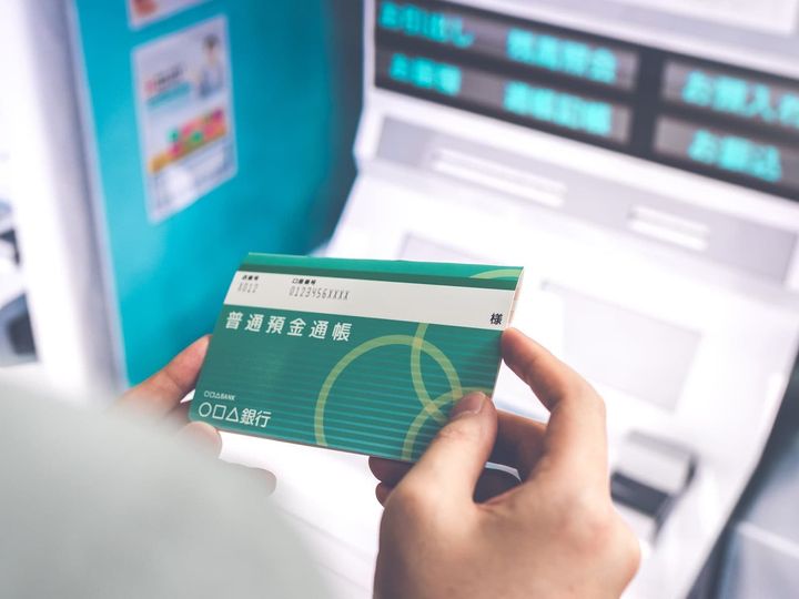 一人暮らし＝自立という考え方が一般的だった一方で、最近では経済的なメリットや家族の事情を踏まえ、実家に住み続ける若者も少なくありません。今回は、北九州市（福岡県）に暮らす26歳男性の体験談を紹介します。