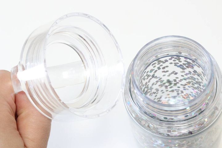 ダイソーのドリンクボトル（ラメ入り）のフタ