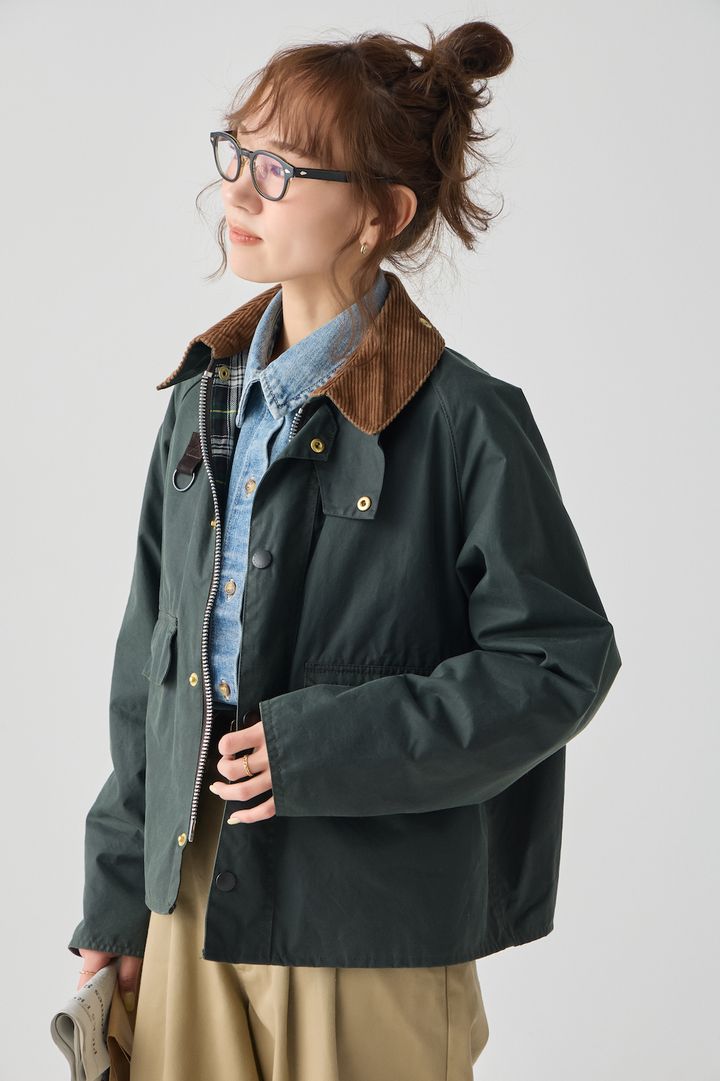 春の《バブアー》コーデはこれ！スタイルアップを狙うなら、チノパン×トップスイン【FUDGE FRIEND おしゃれさんの毎日コーディネート vol.666｜UMI】