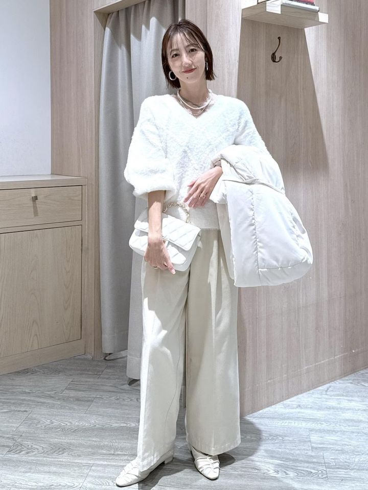 オールホワイトでリュクスなパンツコーデ