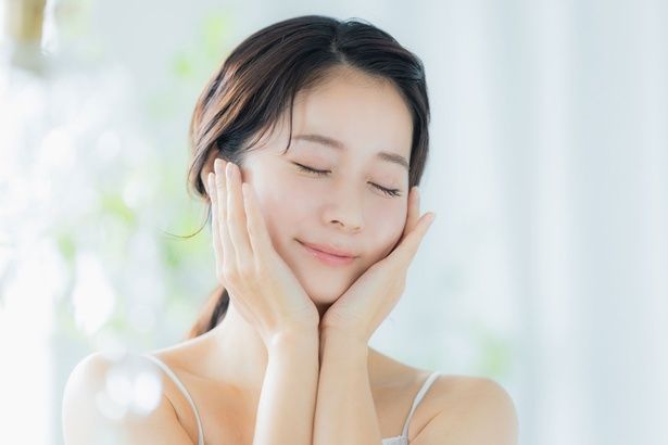 日焼け止め特有の「塗っている感」とサヨナラ！時短も叶う「タイムシークレット」春の新作でテカリ悩みも解消 Ushico / PIXTA(ピクスタ)