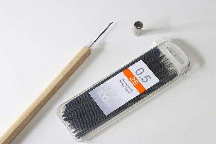 ダイソーのシャープ替芯 0.5mm 2B