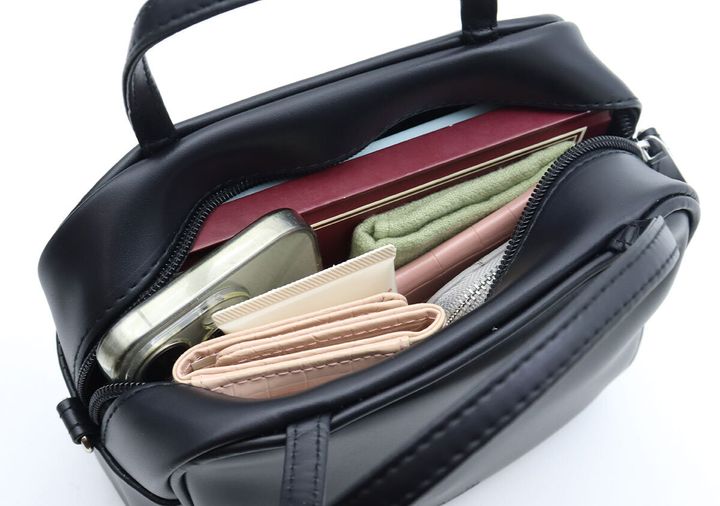 ウィム ガゼットシンセティックレザーハンドバッグ収納力