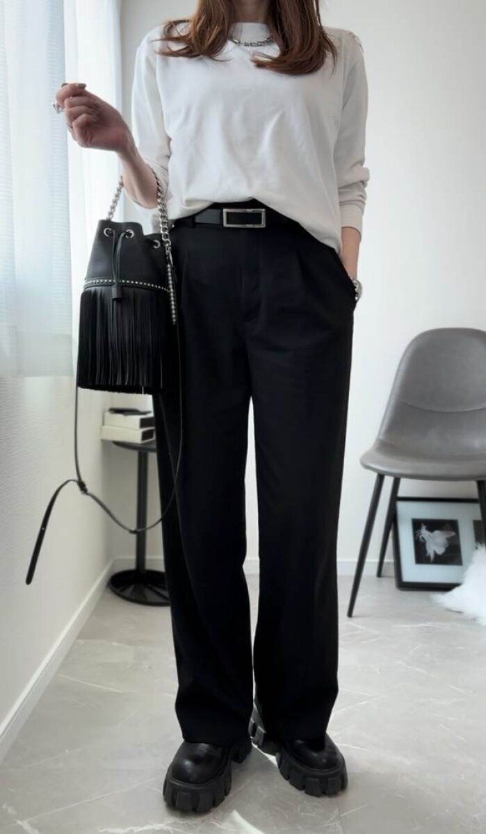 ユニクロ タックワイドパンツ 着用全身