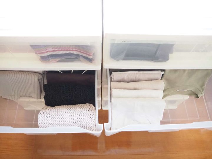 衣類の入った収納ボックス