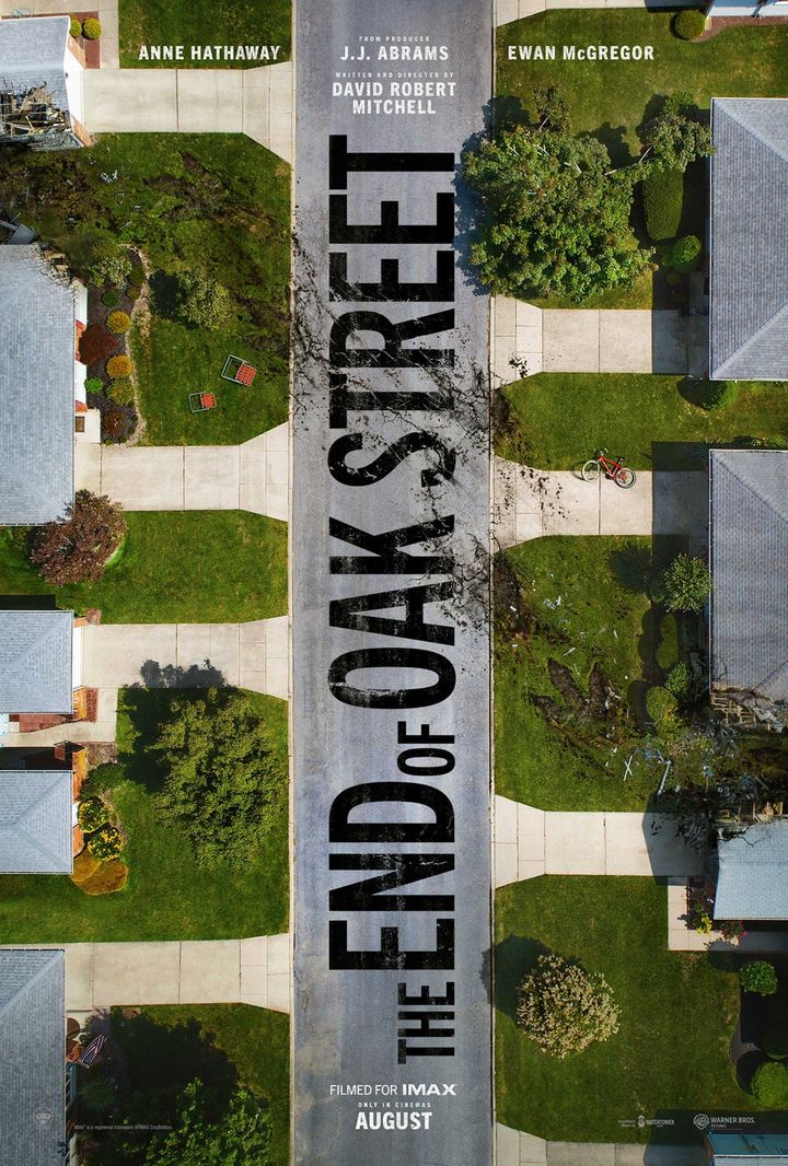 映画『オークストリートの異変』本国版ティザーポスタービジュアル （C）2025 Warner Bros. Ent. All Rights Reserved width=