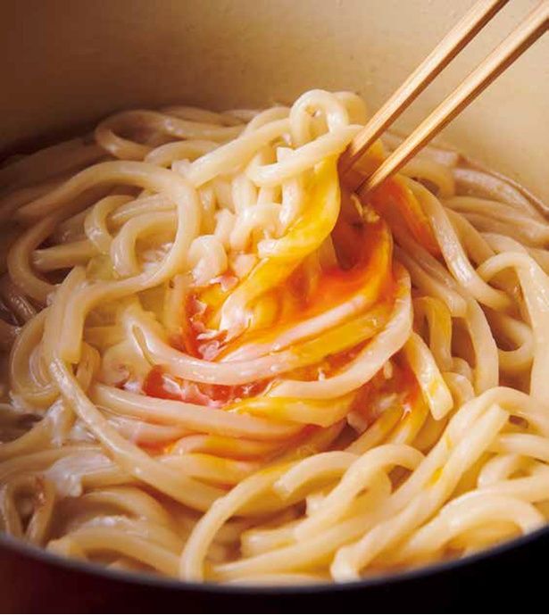 鍋のシメはカルボナーラ風うどん！ （C）レタスクラブ編集部