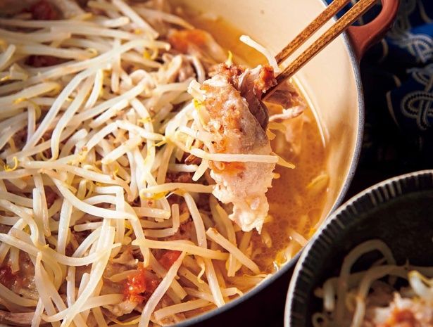 もやしと豚バラの梅バター蒸し鍋（料理・堤人美、撮影・難波雄史） （C）レタスクラブ編集部