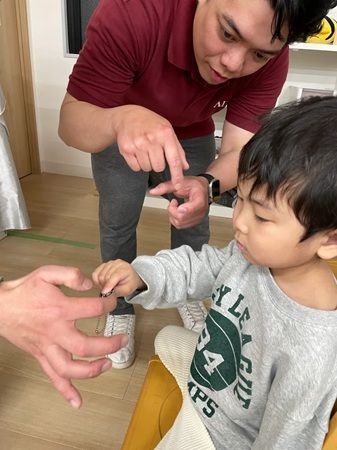 【愛知県名古屋市】園児がAIを英語で学ぶ「プロから学ぶ教育」を実施。保護者が講師となる新教育モデル