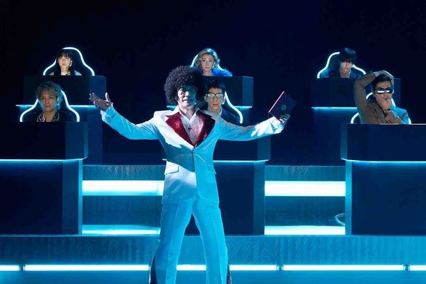 6人の解答者を芦田愛菜、鈴木伸之、奥野壮、野間口徹、玉山鉄二、浅野ゆう子らが演じる