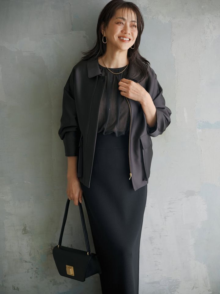 ブルゾン¥32,890、ブラウス¥10,989／ともにドゥクラッセ、スカート¥34,100／エブール（リトルリーグ インク）、ピアス¥46,200／リューク、ネックレス¥39,600／シンパシー オブ ソウル スタイル（フラッパーズ オフィシャルサイト）、バッグ¥68,200／アルカディア（フェイバリット スキナモノ）