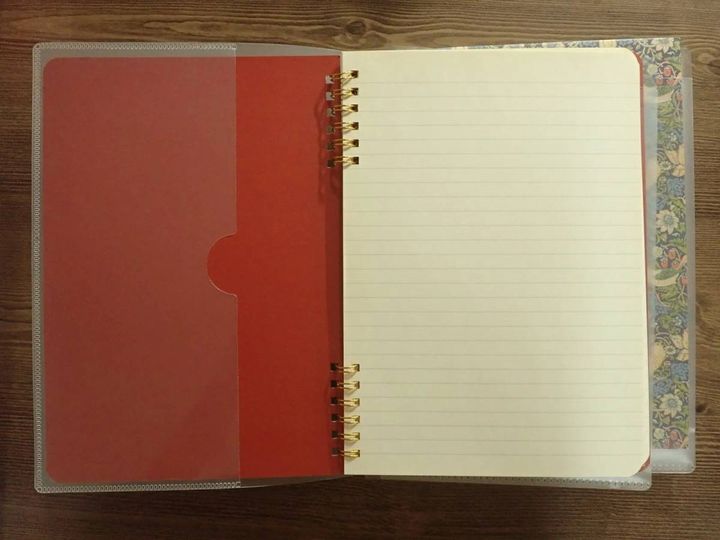 DAISO(ダイソー)：ノートカバーにもなるクリアホルダー(A5)