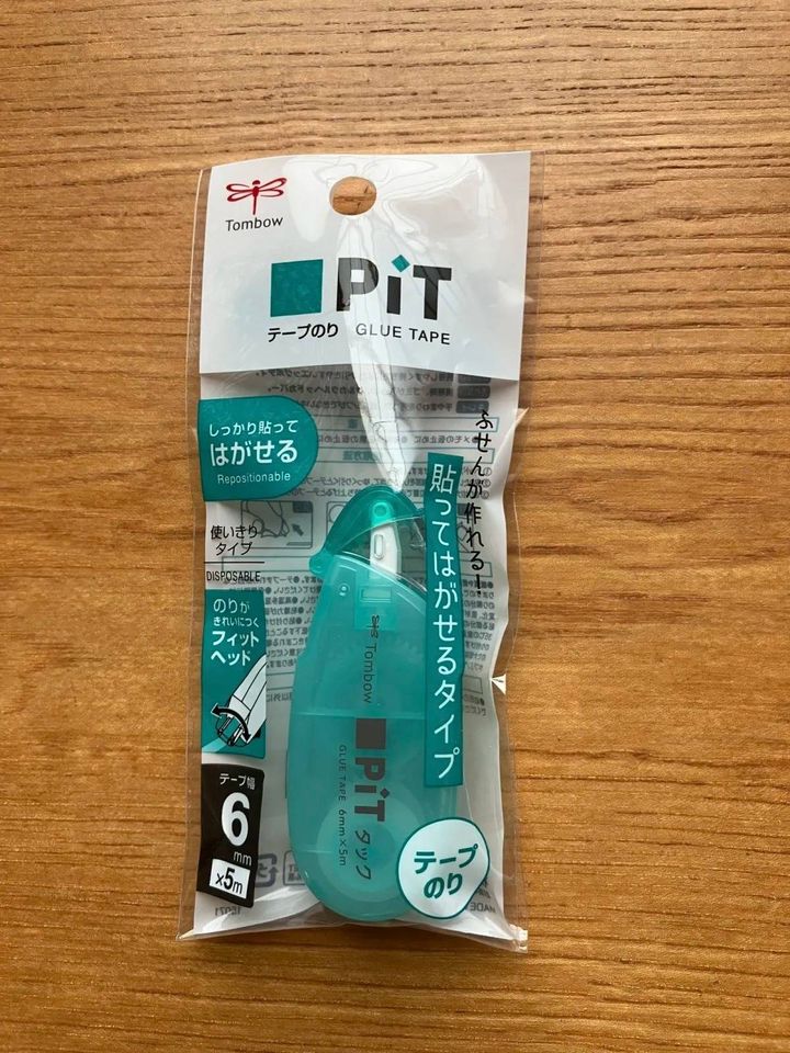 DAISO(ダイソー)：トンボ ピット テープ糊 貼って剥がせる